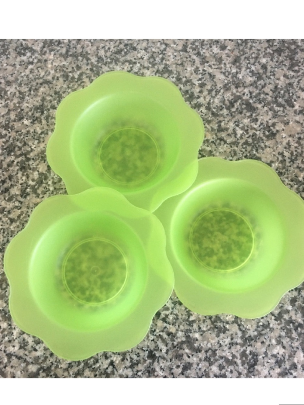 KX-WARE Set of 3 Flower Shaped Lime Green Transparent Plastic Bowls Kid Friendly